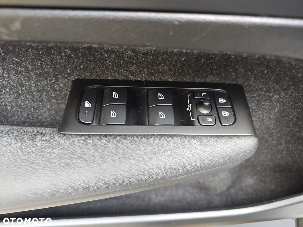 Volvo XC 40 T3 R-Design - 18