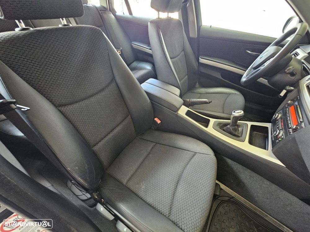 BMW 318 d LifeStyle - 26
