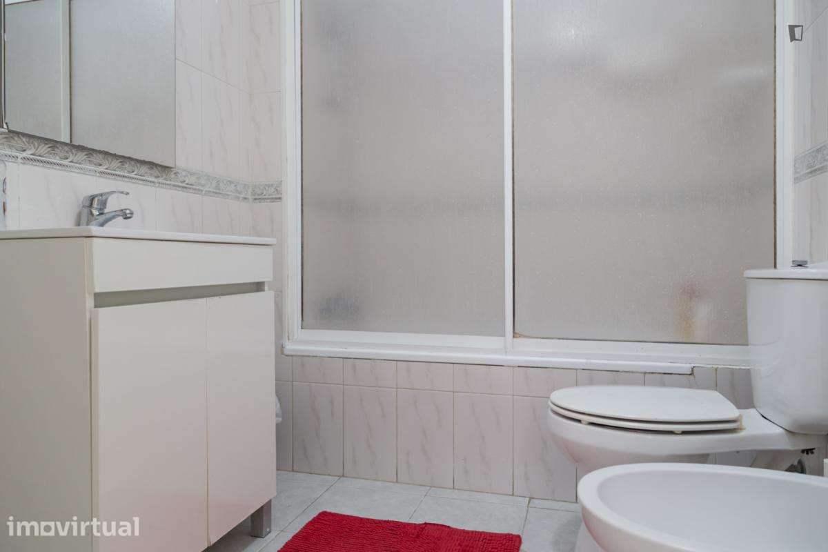 Quarto - localizado em Penha de França Lisbon - Grande imagem: 2/13