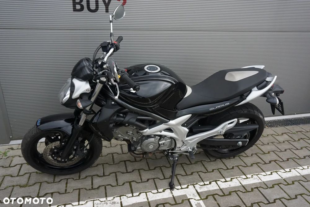 Suzuki Gladius - 11