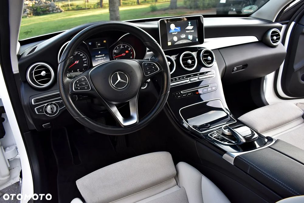Mercedes-Benz Klasa C 180 9G-TRONIC Exclusive - 38