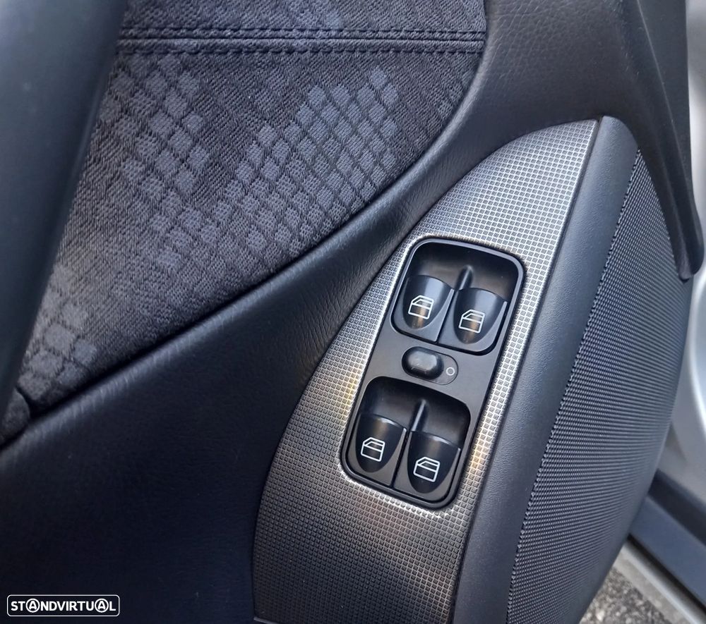 Mercedes-Benz C 220 CDi Avantgarde Aut. - 25