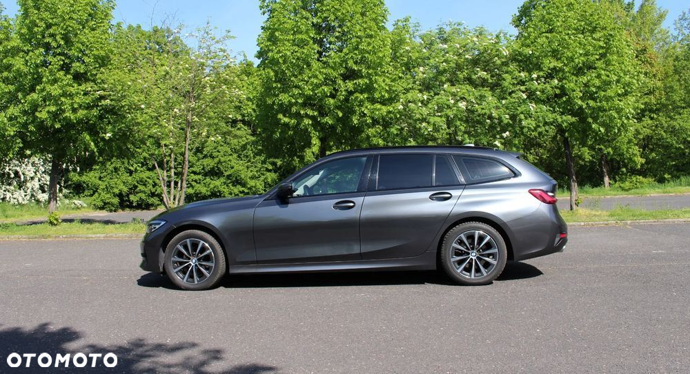 BMW Seria 3 318d Touring Advantage - 11