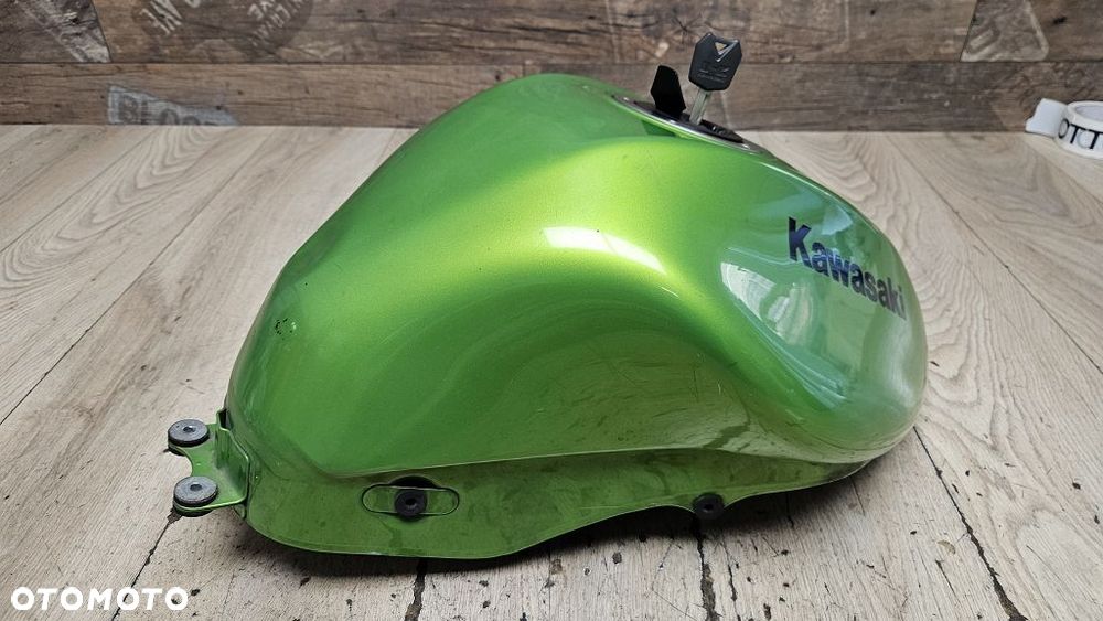 Zbiornik Paliwa Bak korek wlewu klucz Kawasaki ER6 / ER-6 - 9