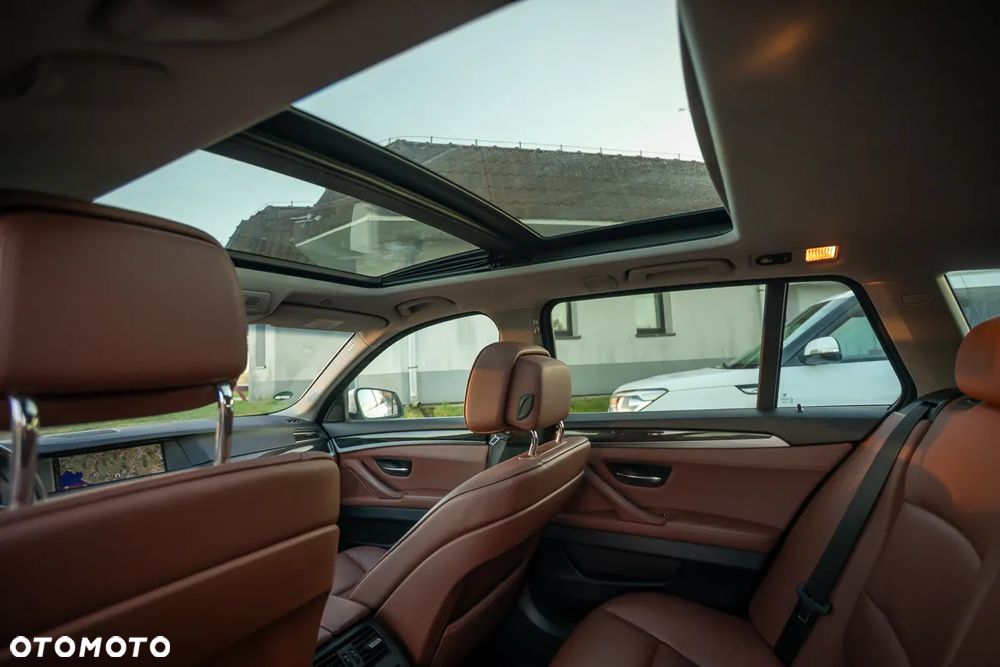 BMW Seria 5 520d Sport-Aut - 37