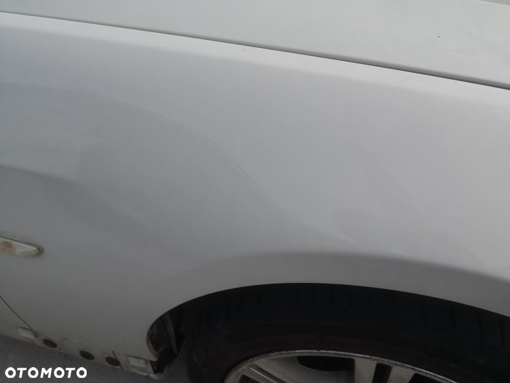 Błotnik prawy przedni BMW E90 E91 Alpinweiss A300 w kolor prawy przód oryginał - 3