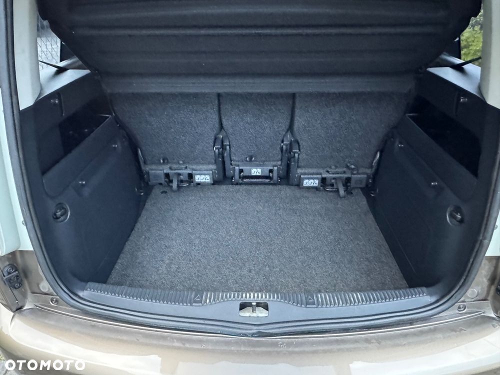 Skoda Roomster 1.4 16V Comfort - 8