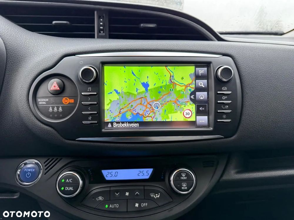 Toyota Yaris Hybrid 100 Active EU6 - 11
