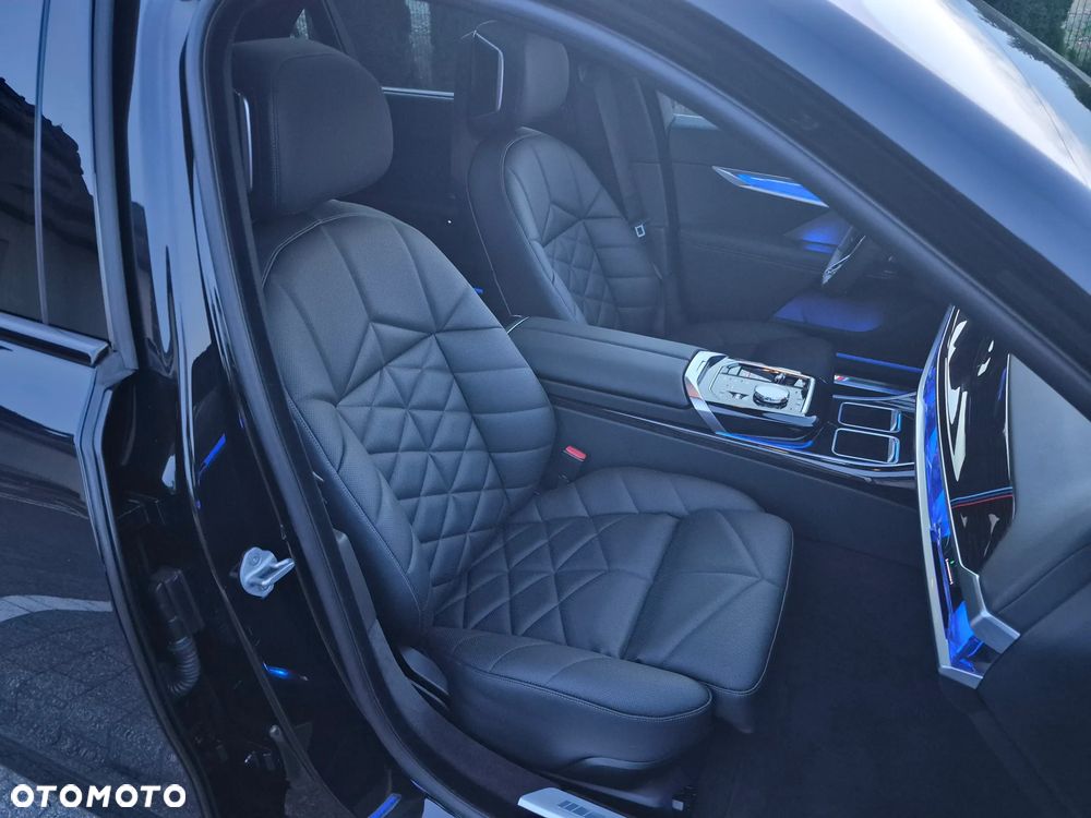 BMW Seria 7 740i - 14