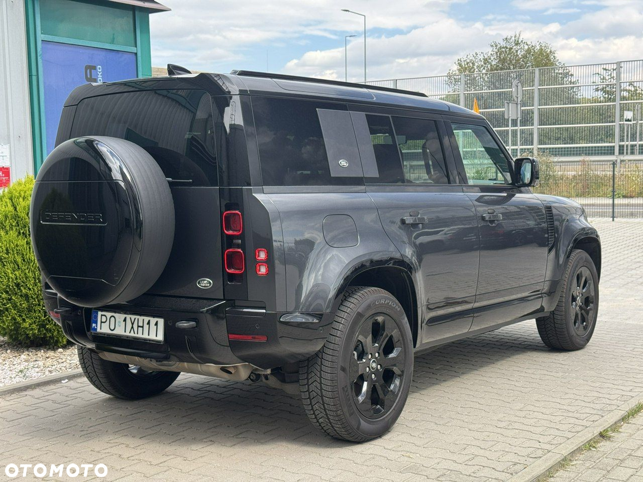 Land Rover Defender - 4