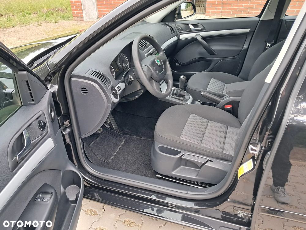 Skoda Octavia 1.6 SPORT EDITION - 12