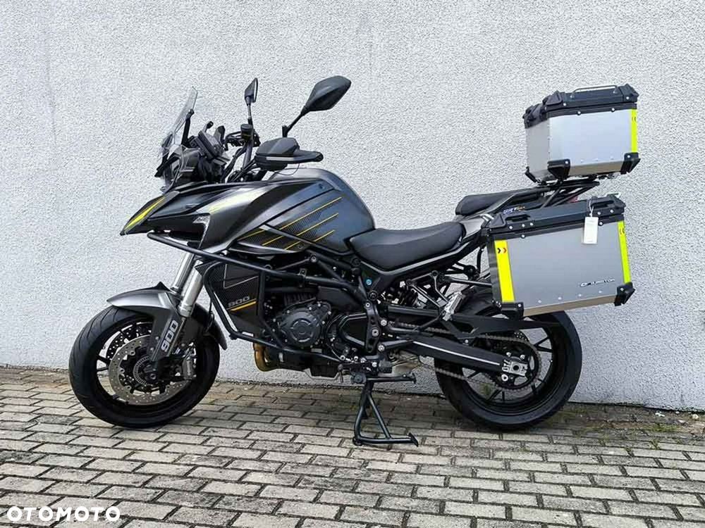 QJMOTOR SRT900S - 12