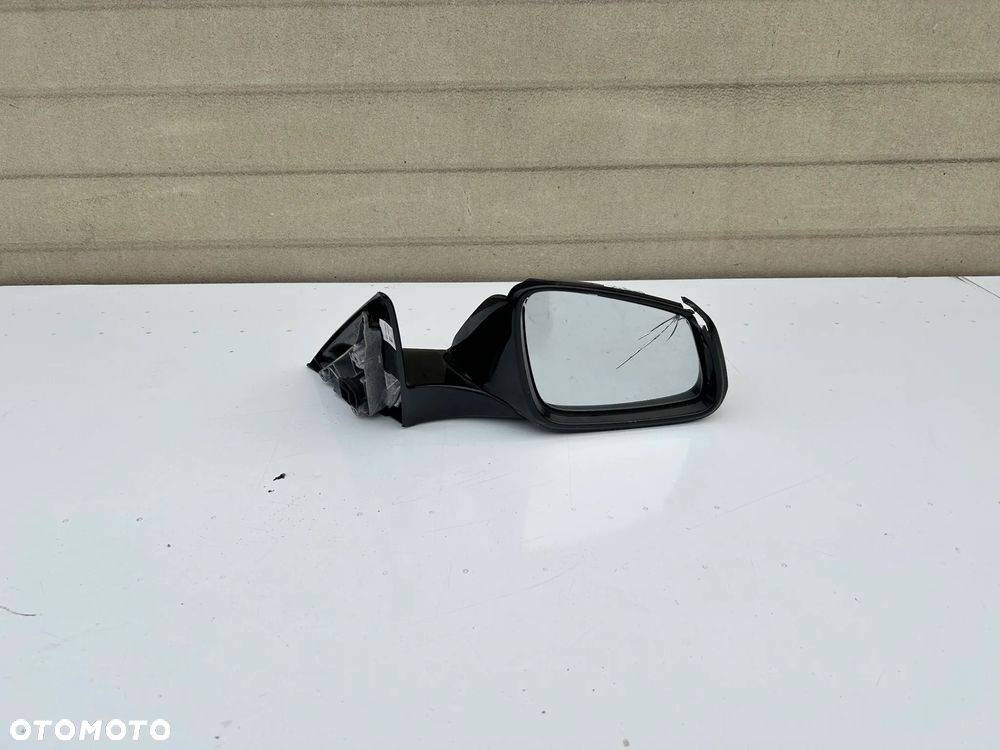 BMW II 2 F44 LUSTERKO ZEWNĘTRZNE PRAWE 5 PIN