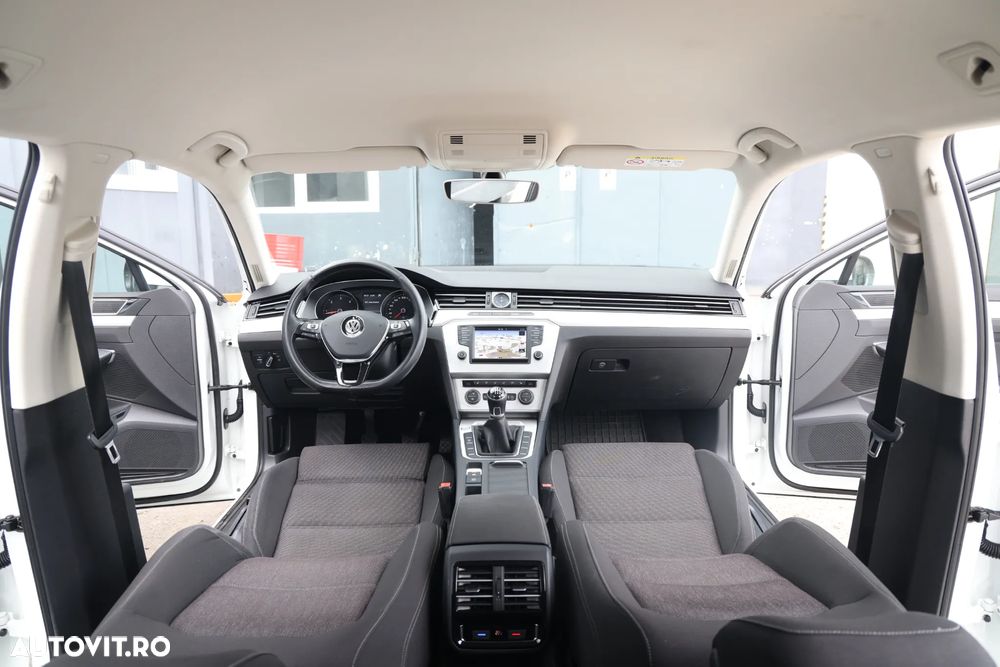 Volkswagen Passat 1.6 TDI Comfortline - 9