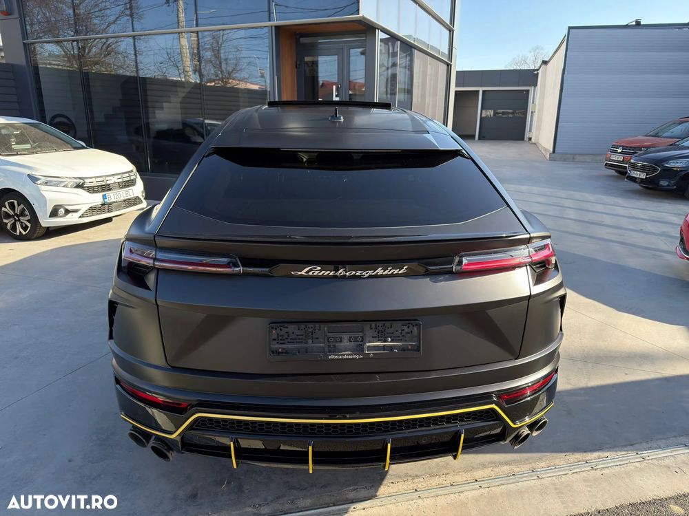 Lamborghini URUS - 12