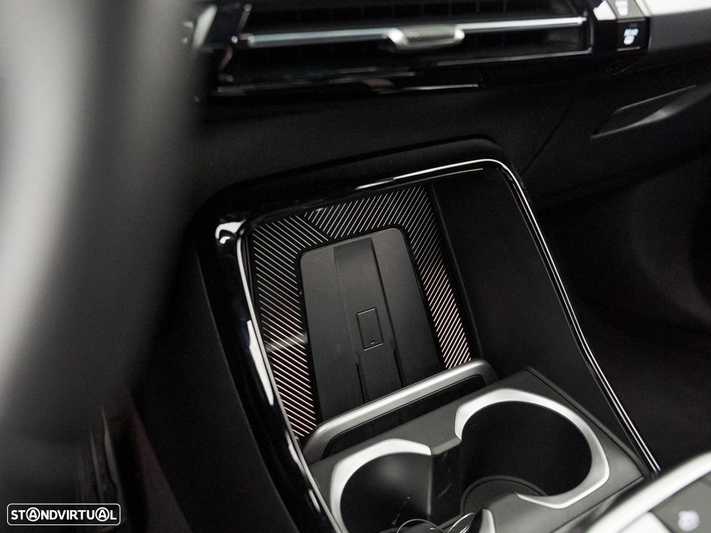 BMW iX1 eDrive20 Pack Desportivo M - 27
