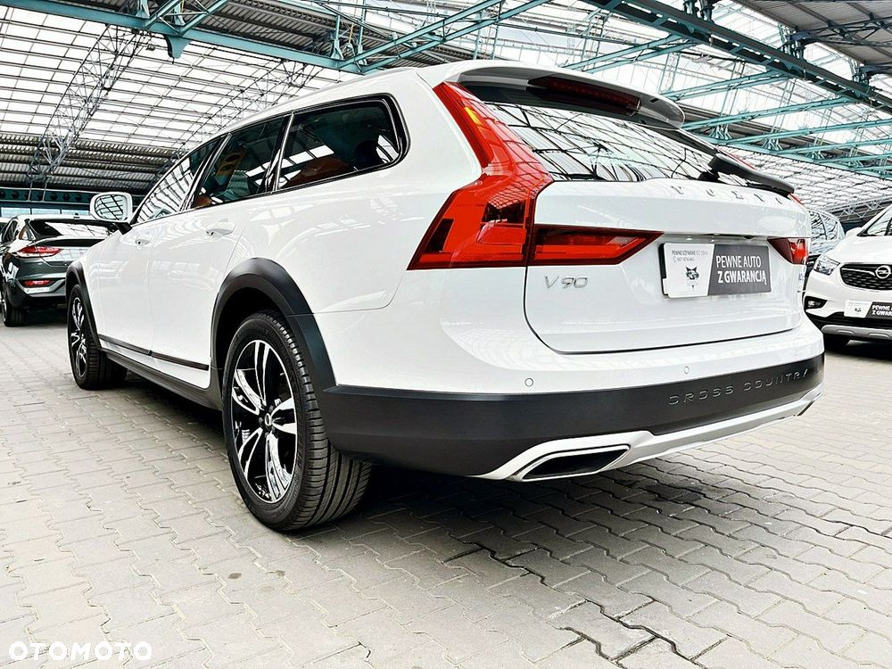 Volvo V90 Cross Country - 10