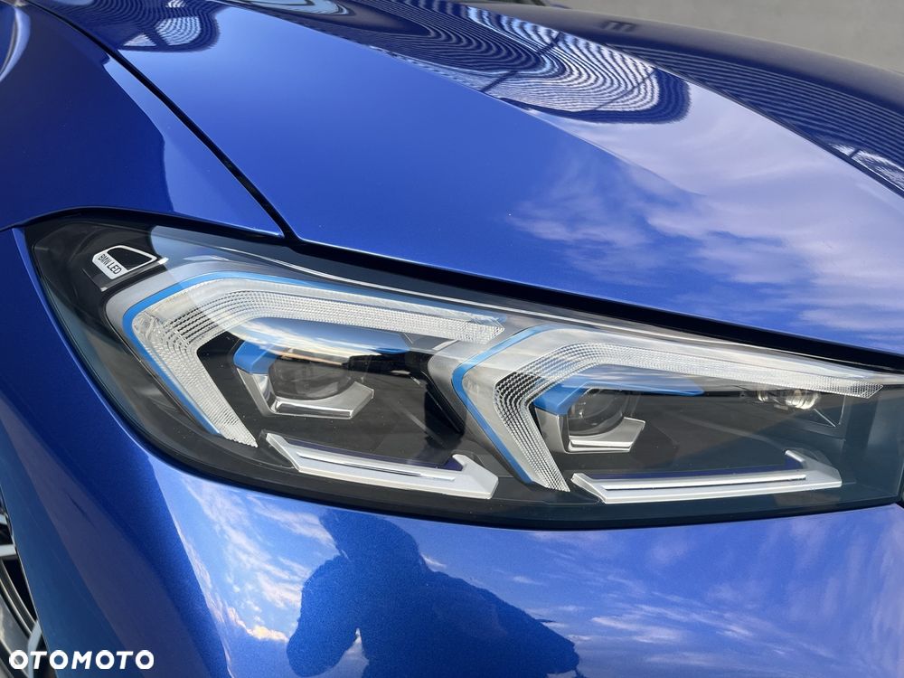 BMW Seria 3 320d xDrive M Sport sport - 32