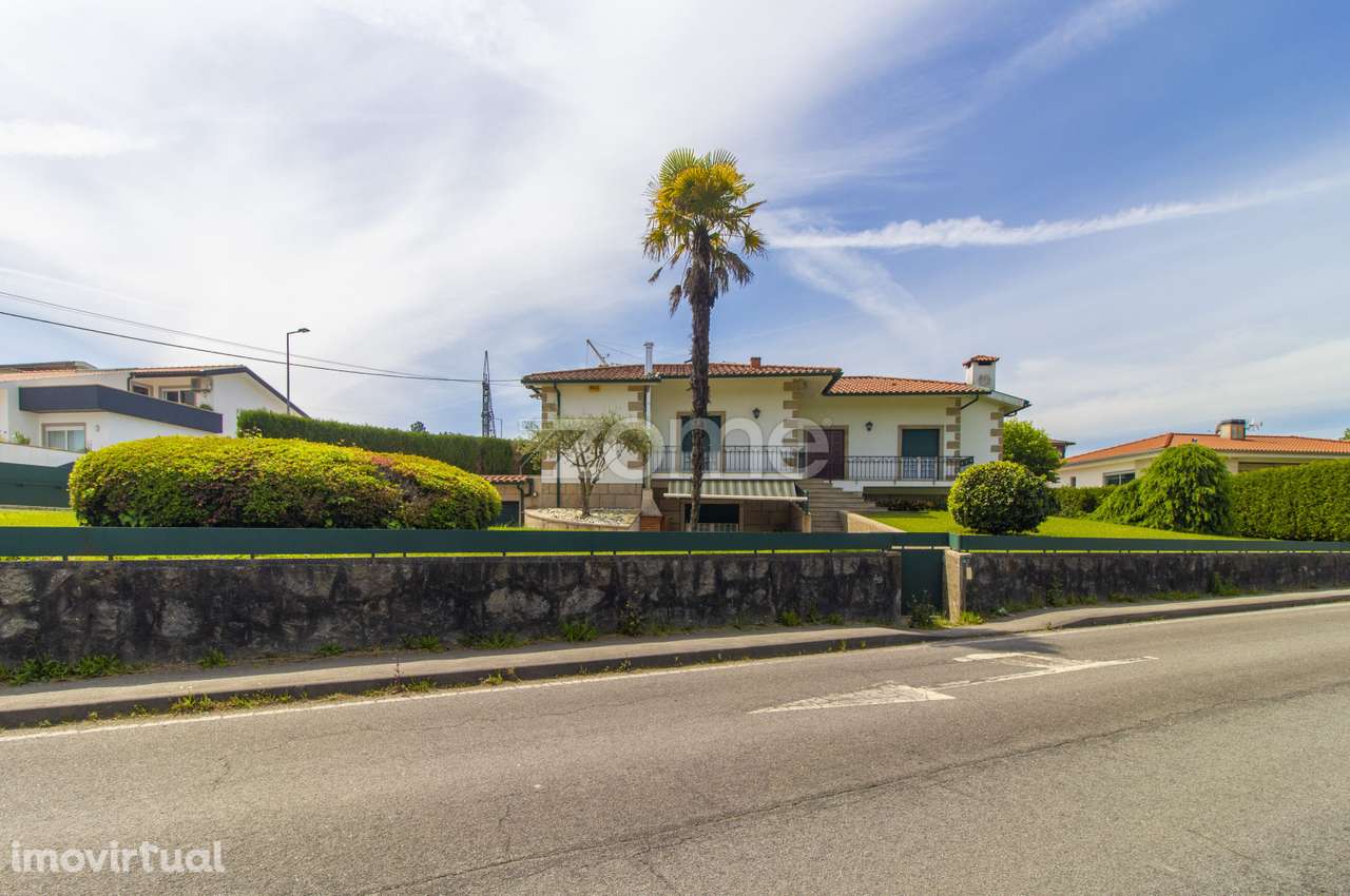 Moradia individual  T3 no centro da Póvoa de Lanhoso - Grande imagem: 2/31