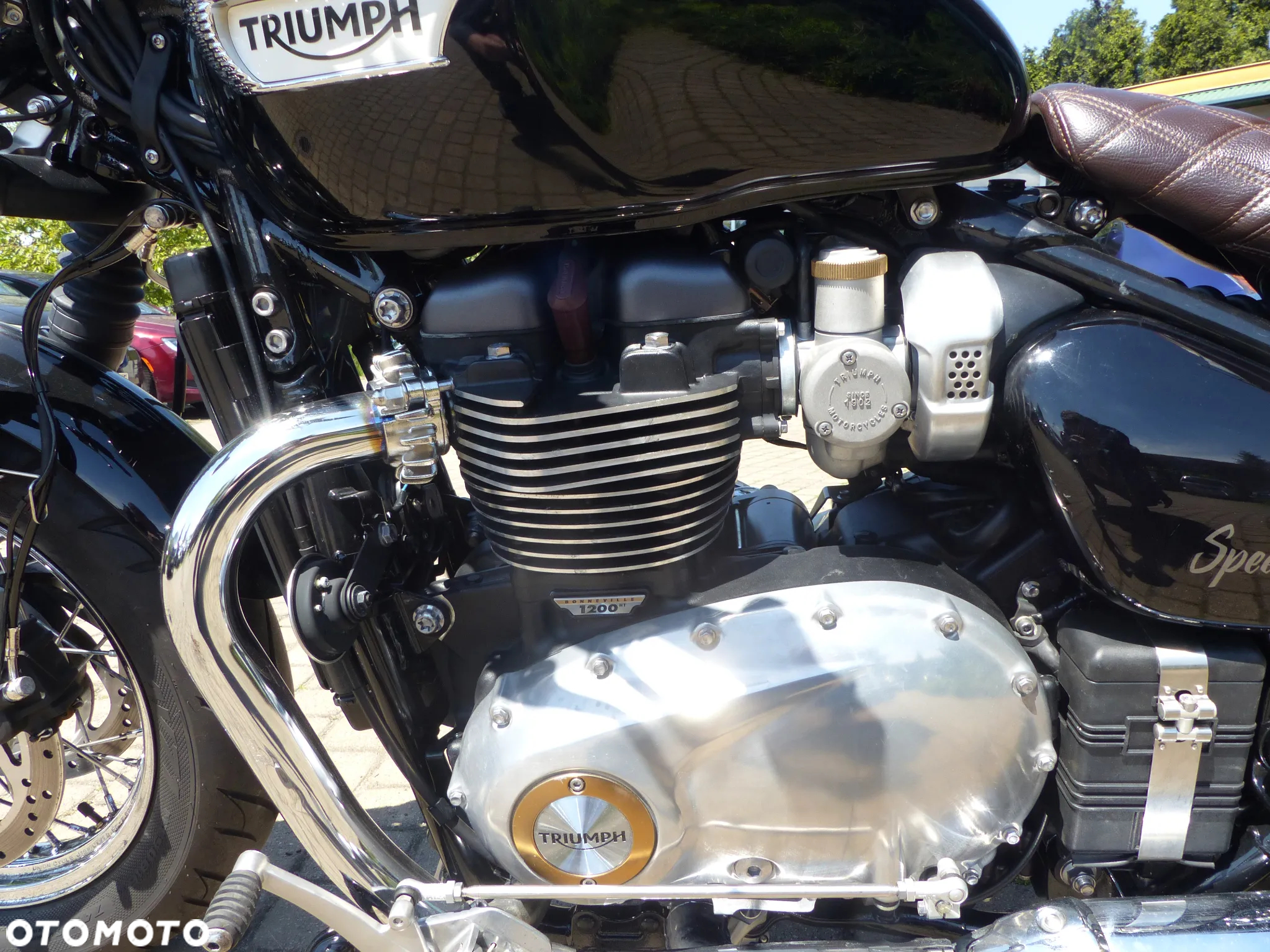 Triumph Bonneville - 16