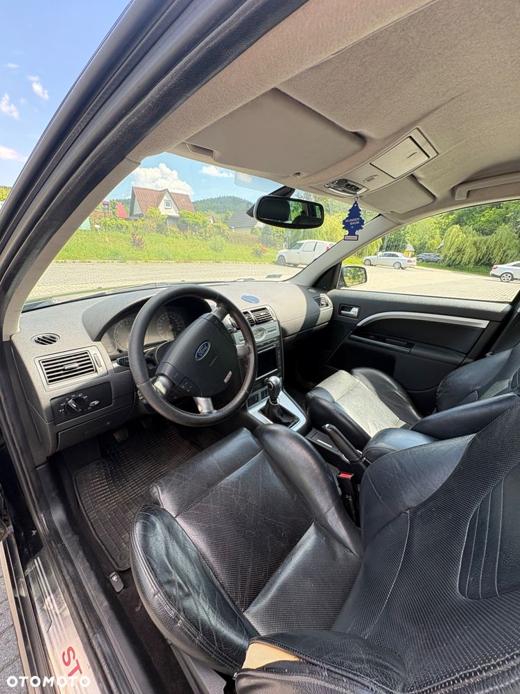 Ford Mondeo V6 ST 220 - 12