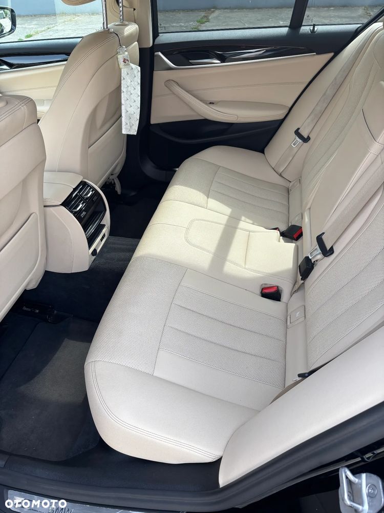 BMW Seria 5 520d xDrive - 11