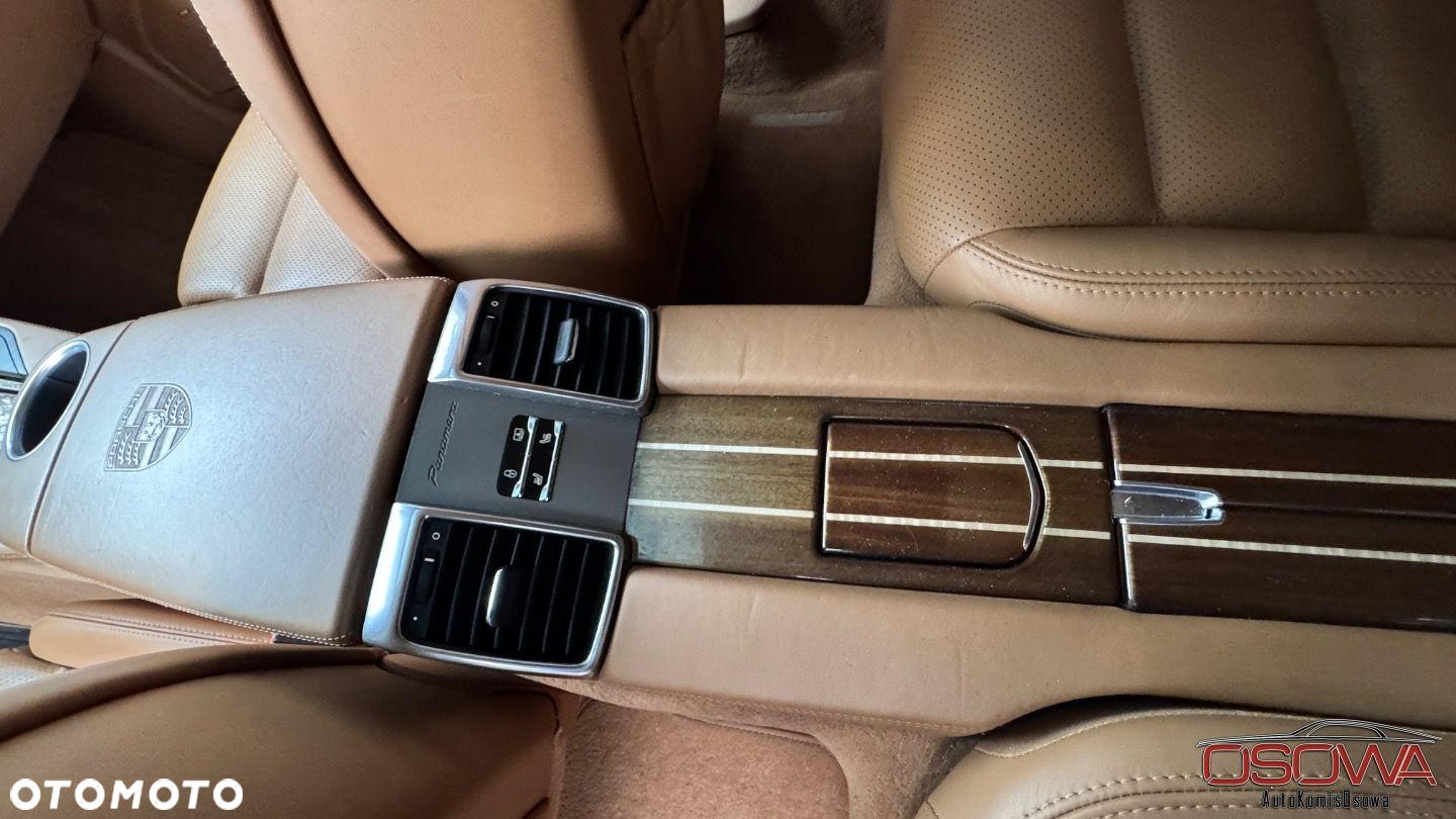 Porsche Panamera Turbo PDK - 16
