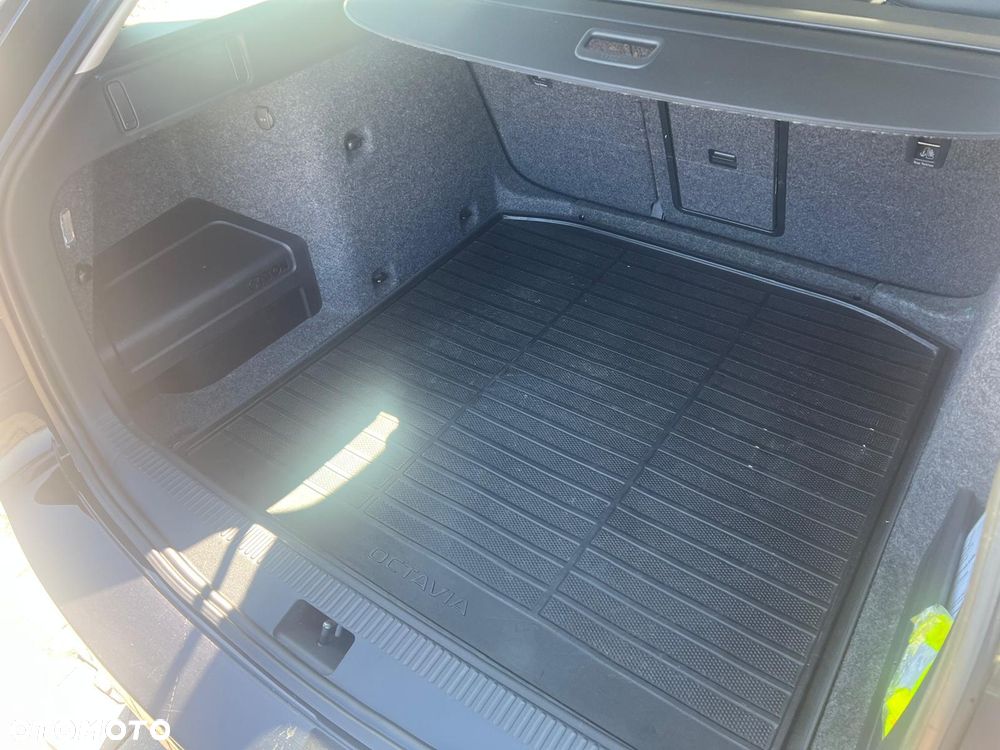 Skoda Octavia 1.8 TSI Elegance DSG - 24