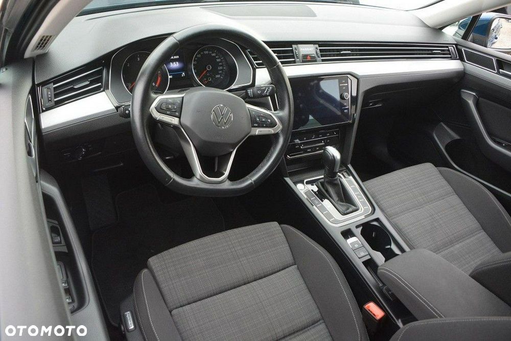 Volkswagen Passat - 11