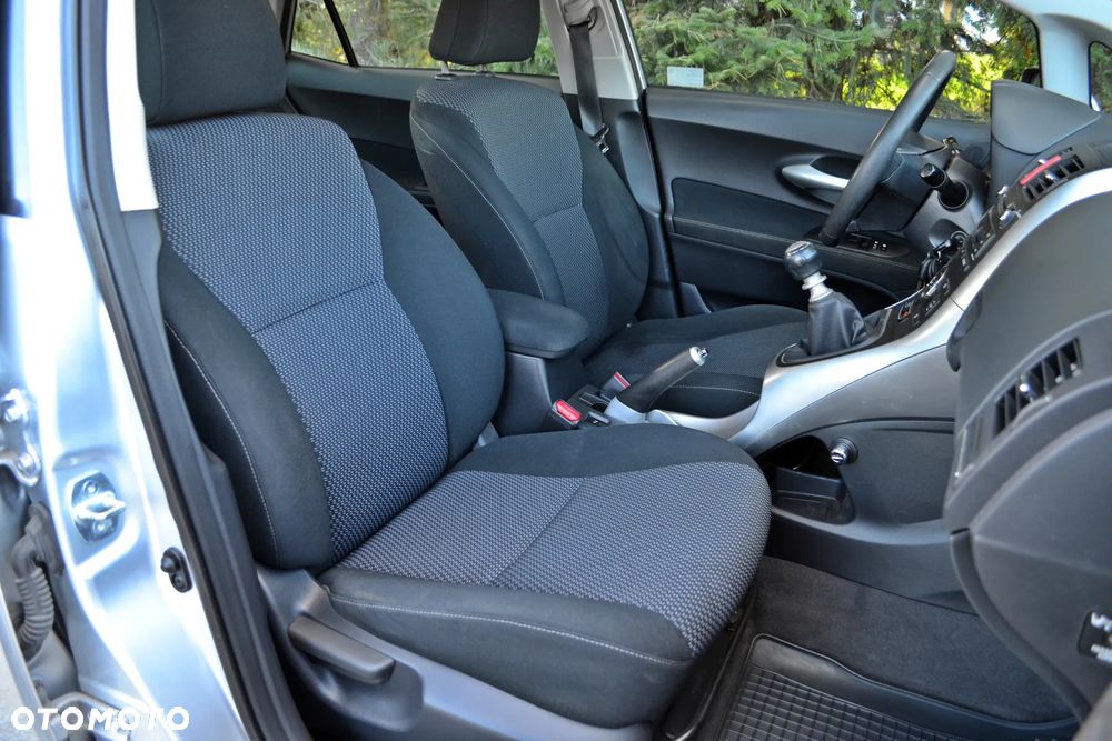 Toyota Auris 1.6 2010 - 11
