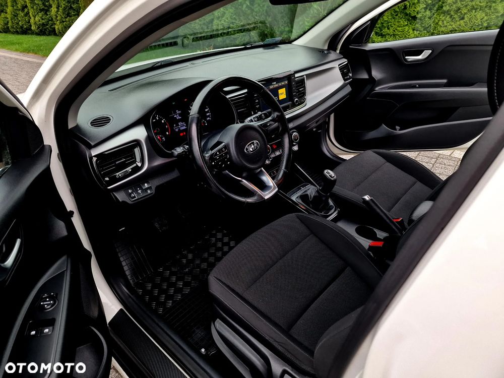 Kia Rio 1.4 L - 5