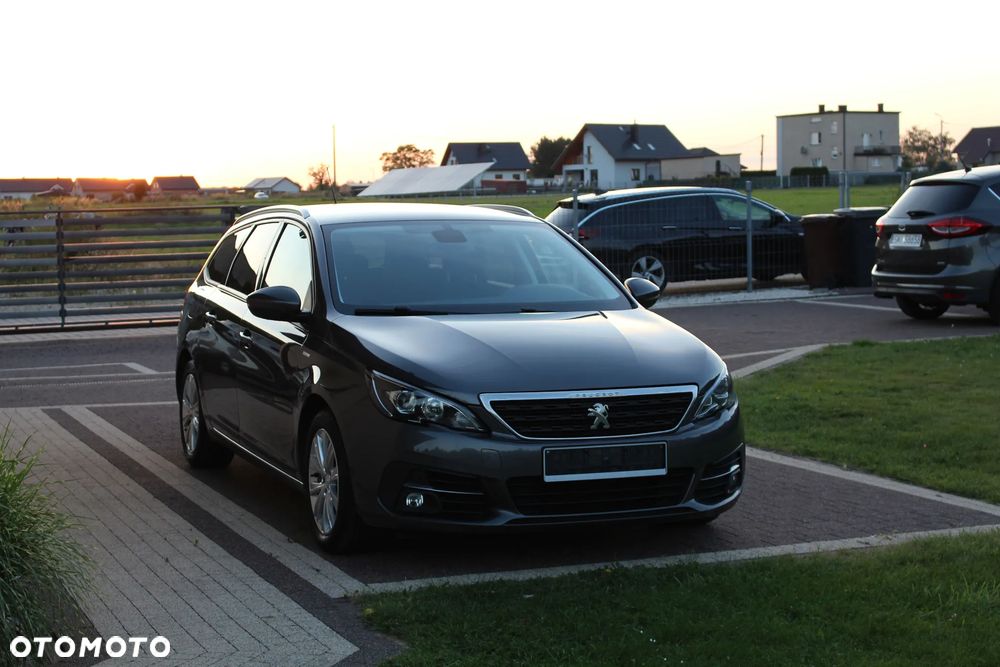 Peugeot 308 - 1