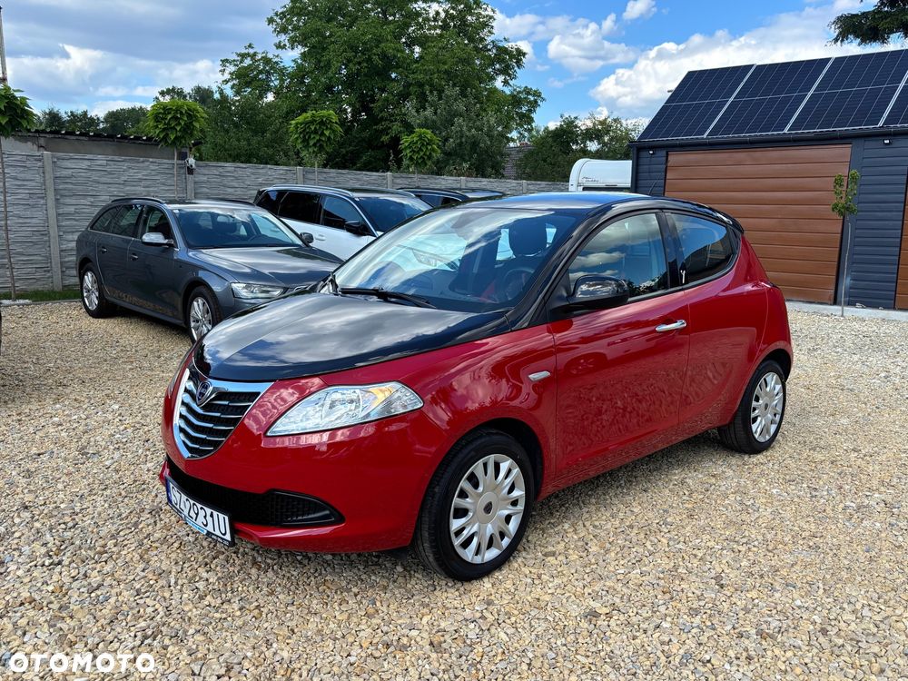 Lancia Ypsilon Y 1.2 8v Black & Red Edition
