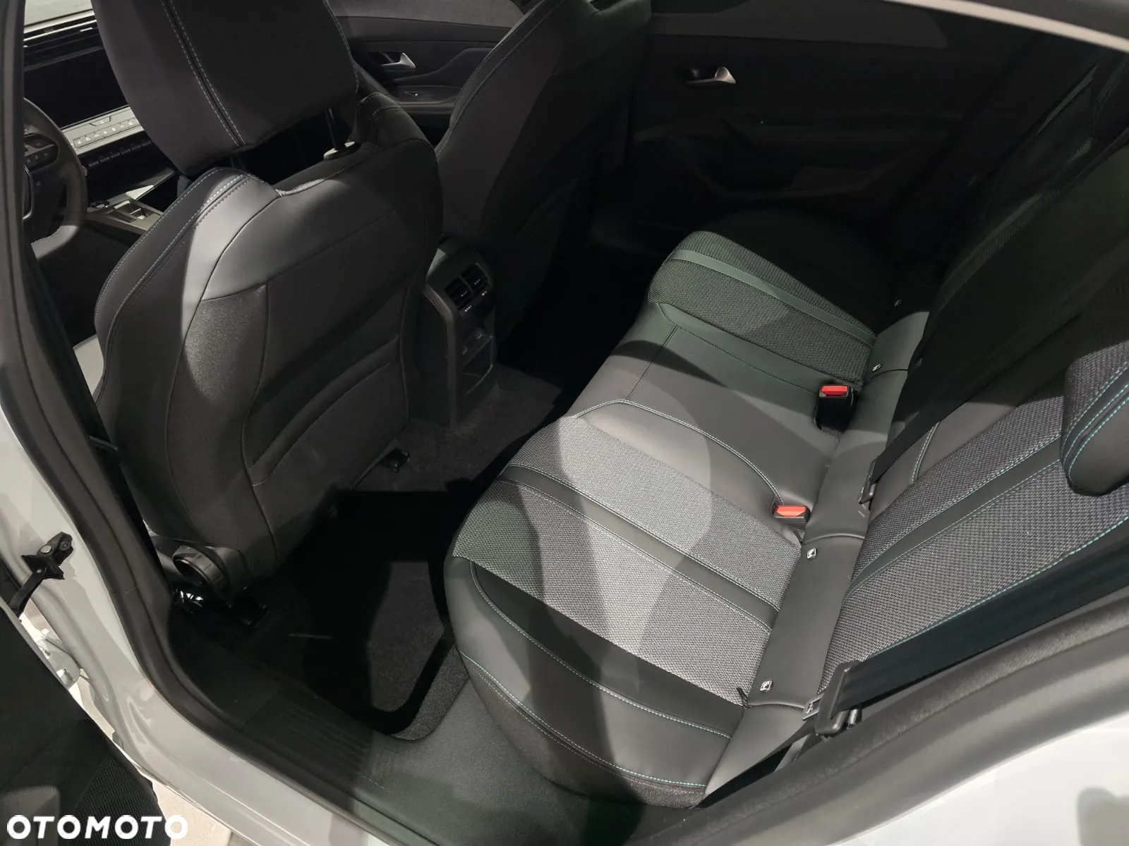 Peugeot 408 1.2 PureTech Allure S&S EAT8 - 9