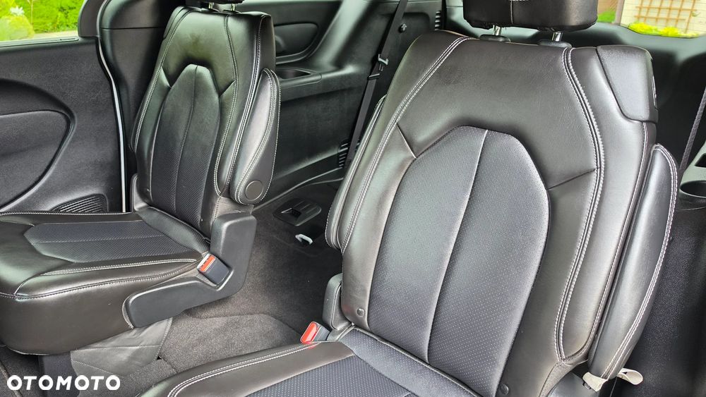 Chrysler Pacifica - 20