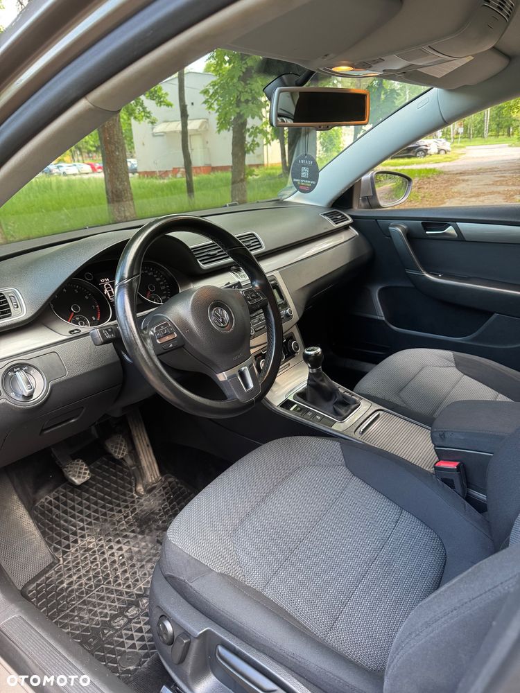 Volkswagen Passat - 20