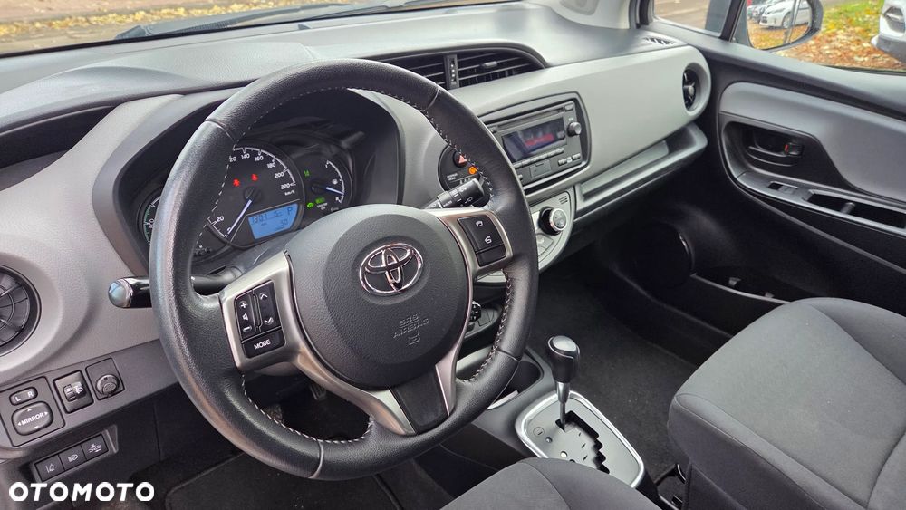 Toyota Yaris Hybrid 100 Active - 10