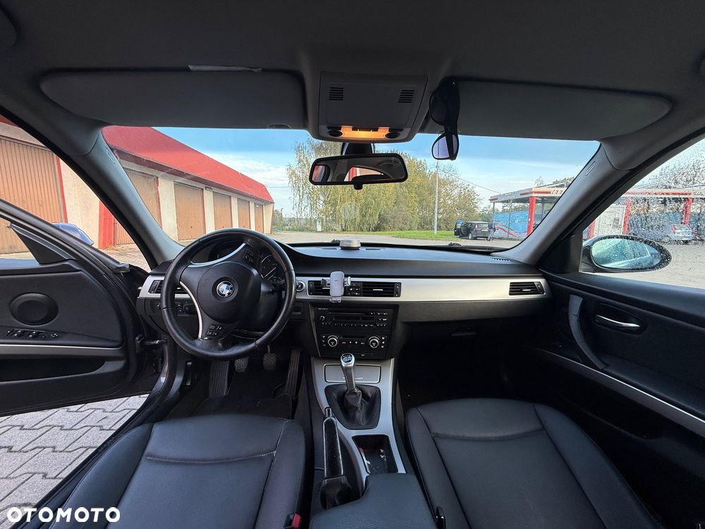 BMW Seria 3 318d - 28