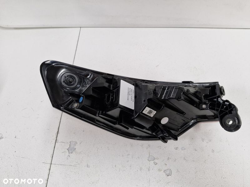 BMW X2 U10 LAMPA PRAWY TYŁ TYLNA W BŁOTNIK - 6