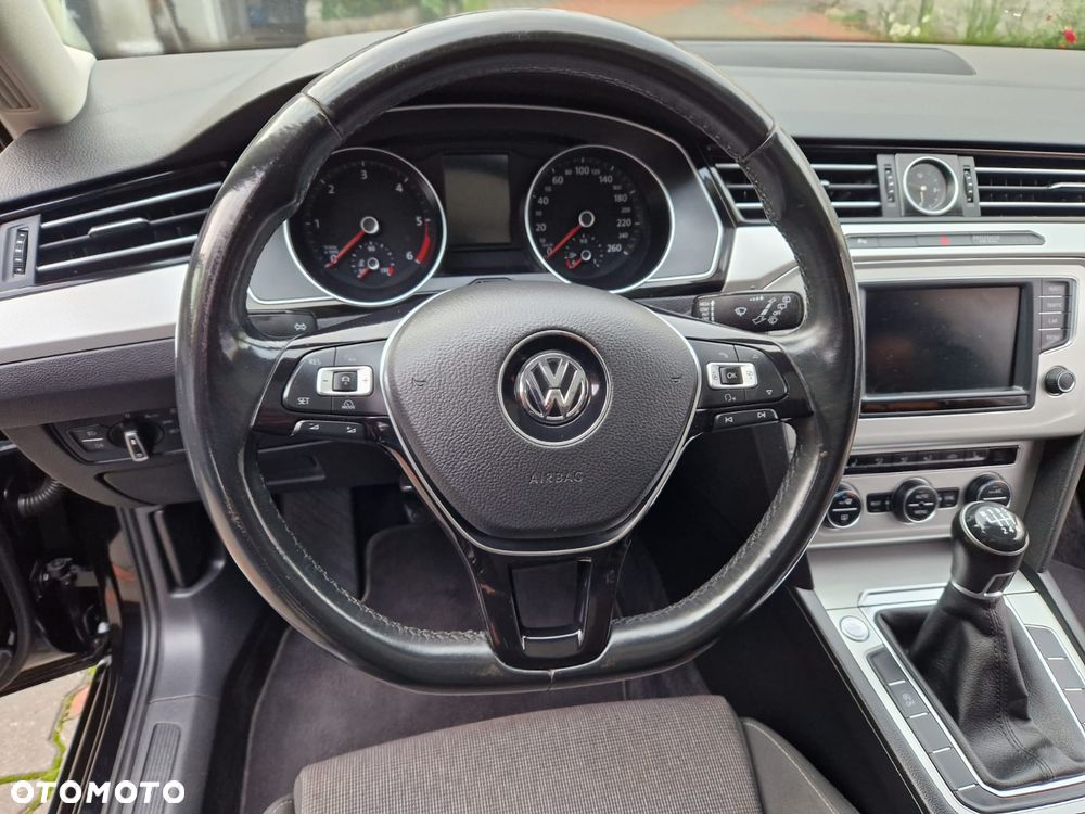 Volkswagen Passat 2.0 TDI (BlueMotion Technology) Comfortline - 15