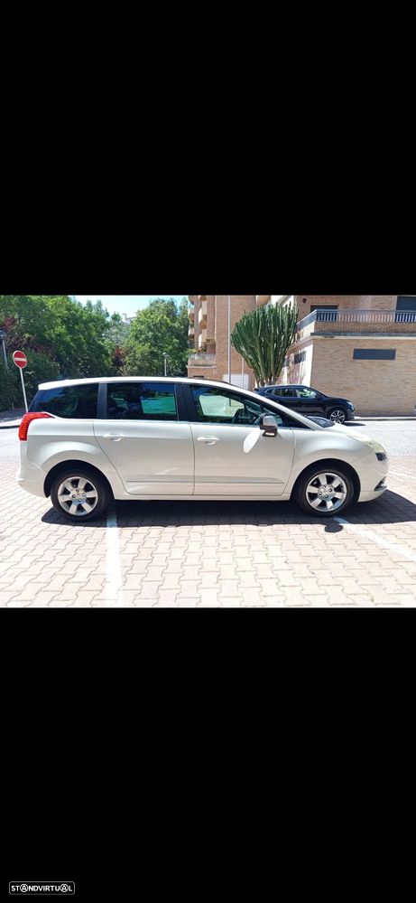 Peugeot 5008 1.6 HDi 7L Allure - 1
