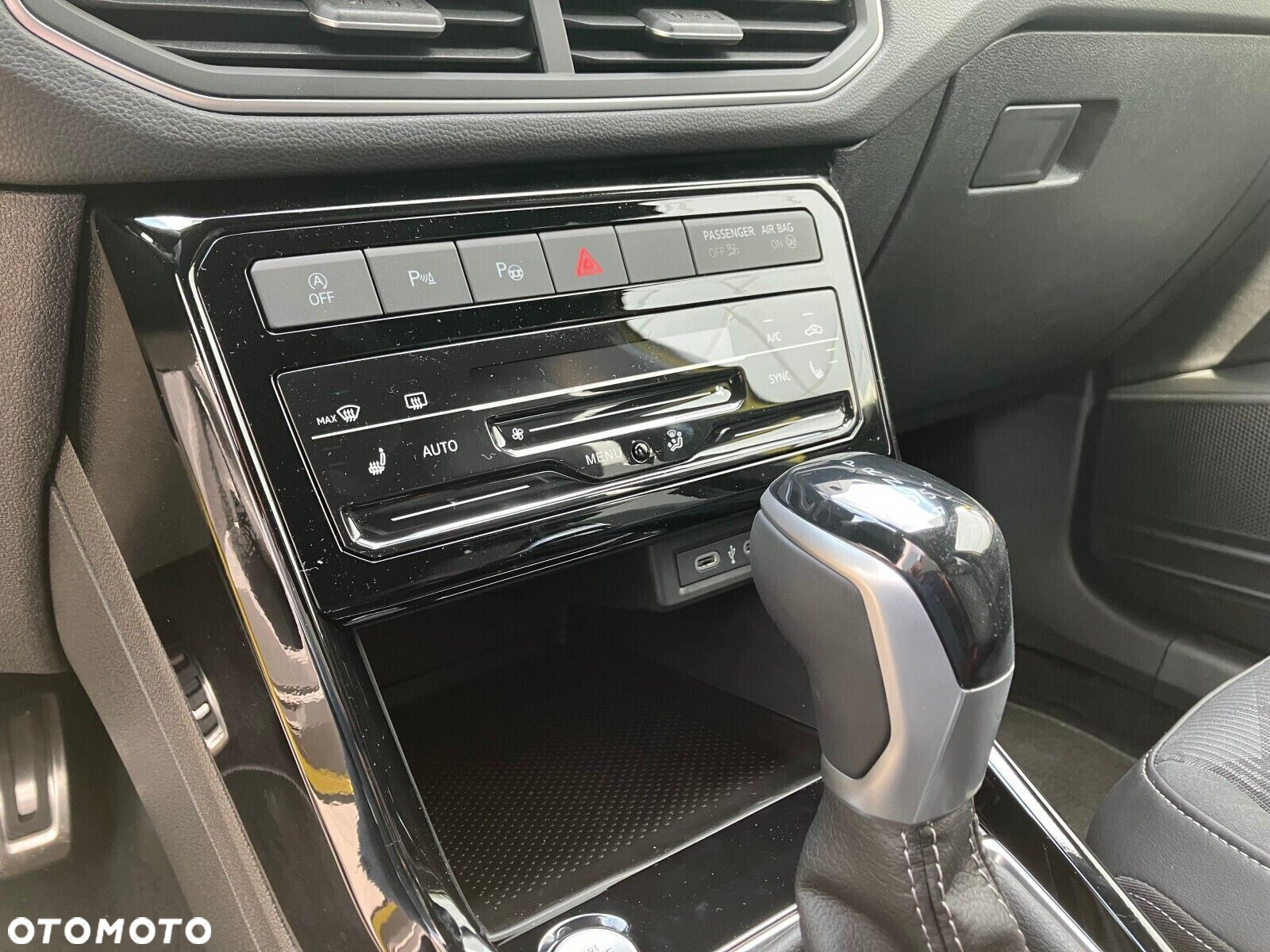 Volkswagen T-Cross - 19