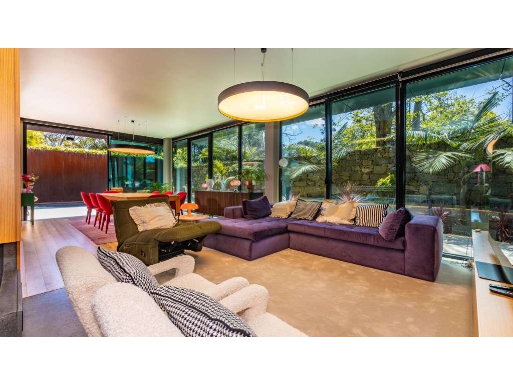 Moradia Luxury em Zona Privilegiada de Ponta Delgada, Ilha de São M... - Grande imagem: 2/38