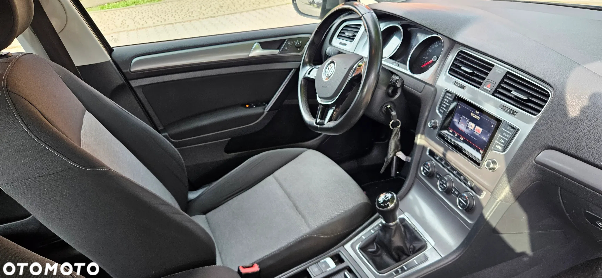 Volkswagen Golf VI 1.6 TDI BlueMot Comfortline - 9