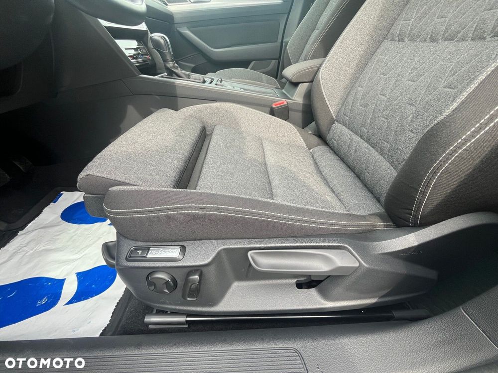 Volkswagen Passat - 13