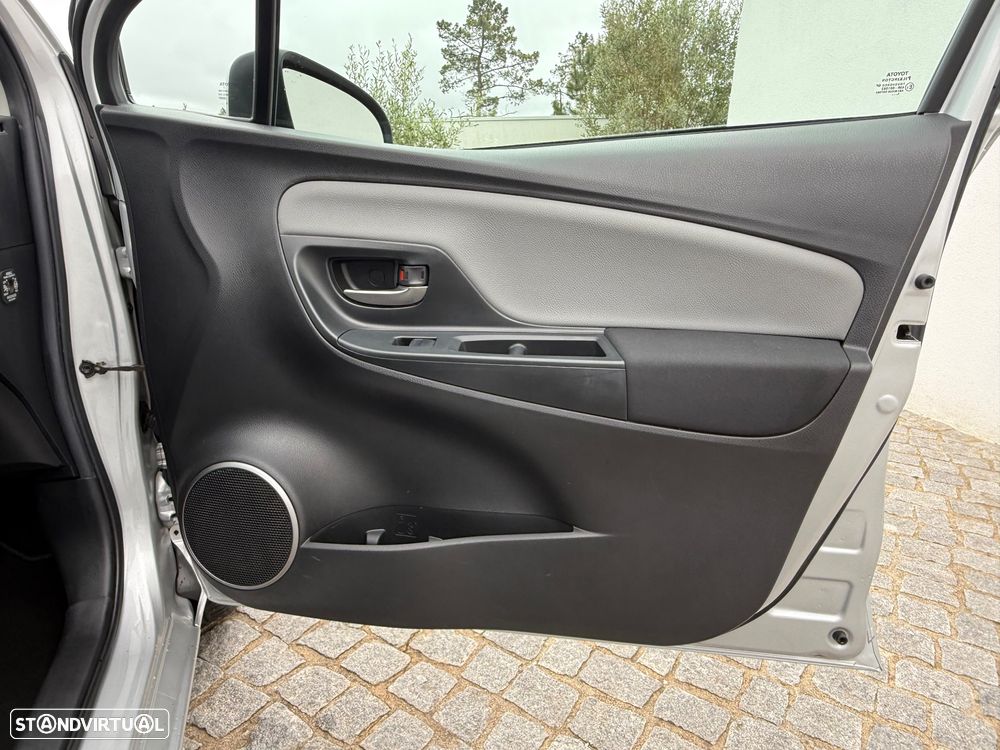 Toyota Yaris 1.0 VVT-i Comfort c/ Design-Pack - 25