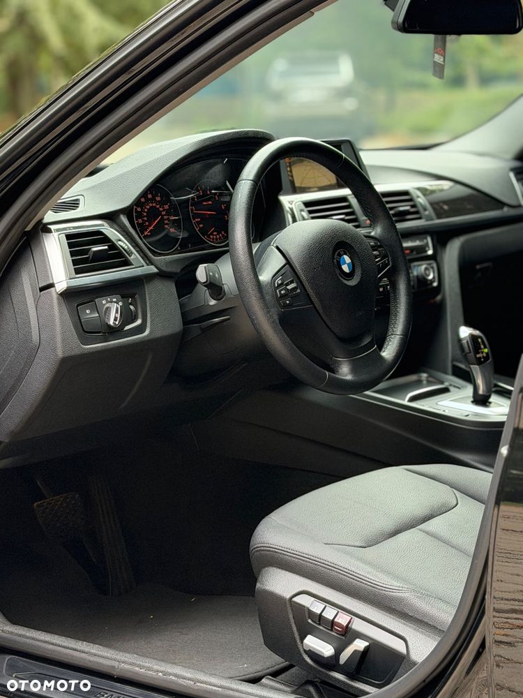 BMW Seria 3 320i - 11