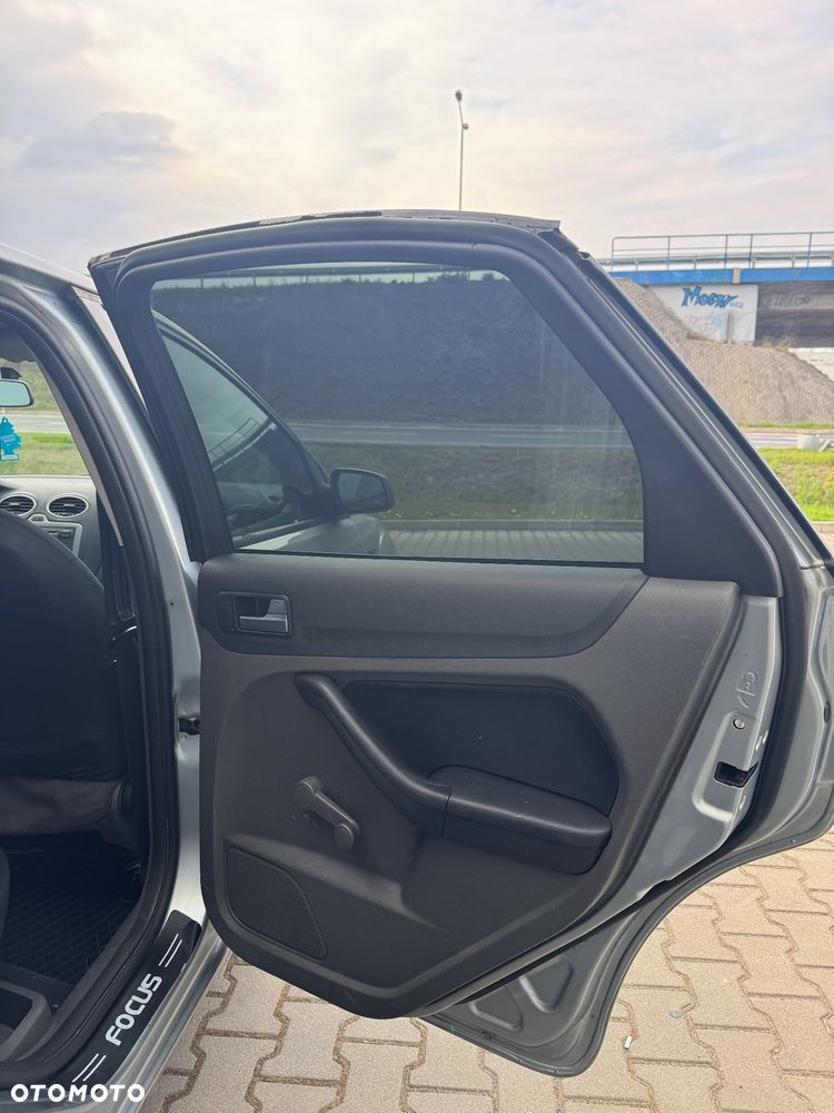 Ford Focus 1.6 TDCi DPF Ambiente - 25
