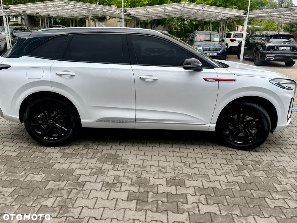 Hongqi HS3 - 6