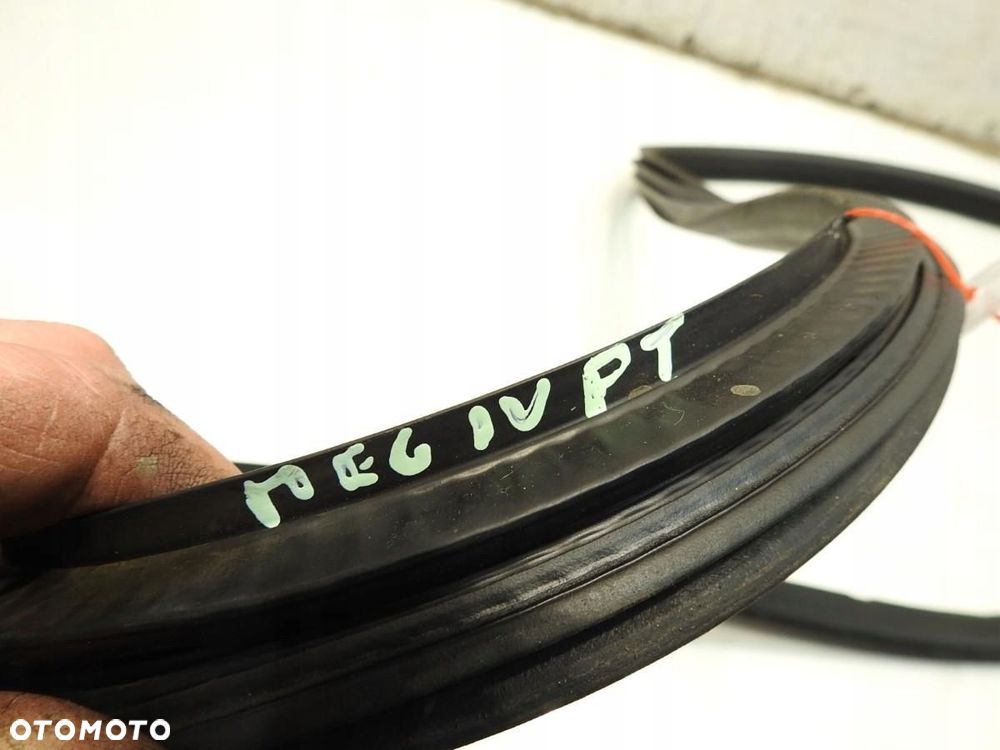 USZCZELKA DRZWI PRAWA TYŁ RENAULT MEGANE IV HB - 2